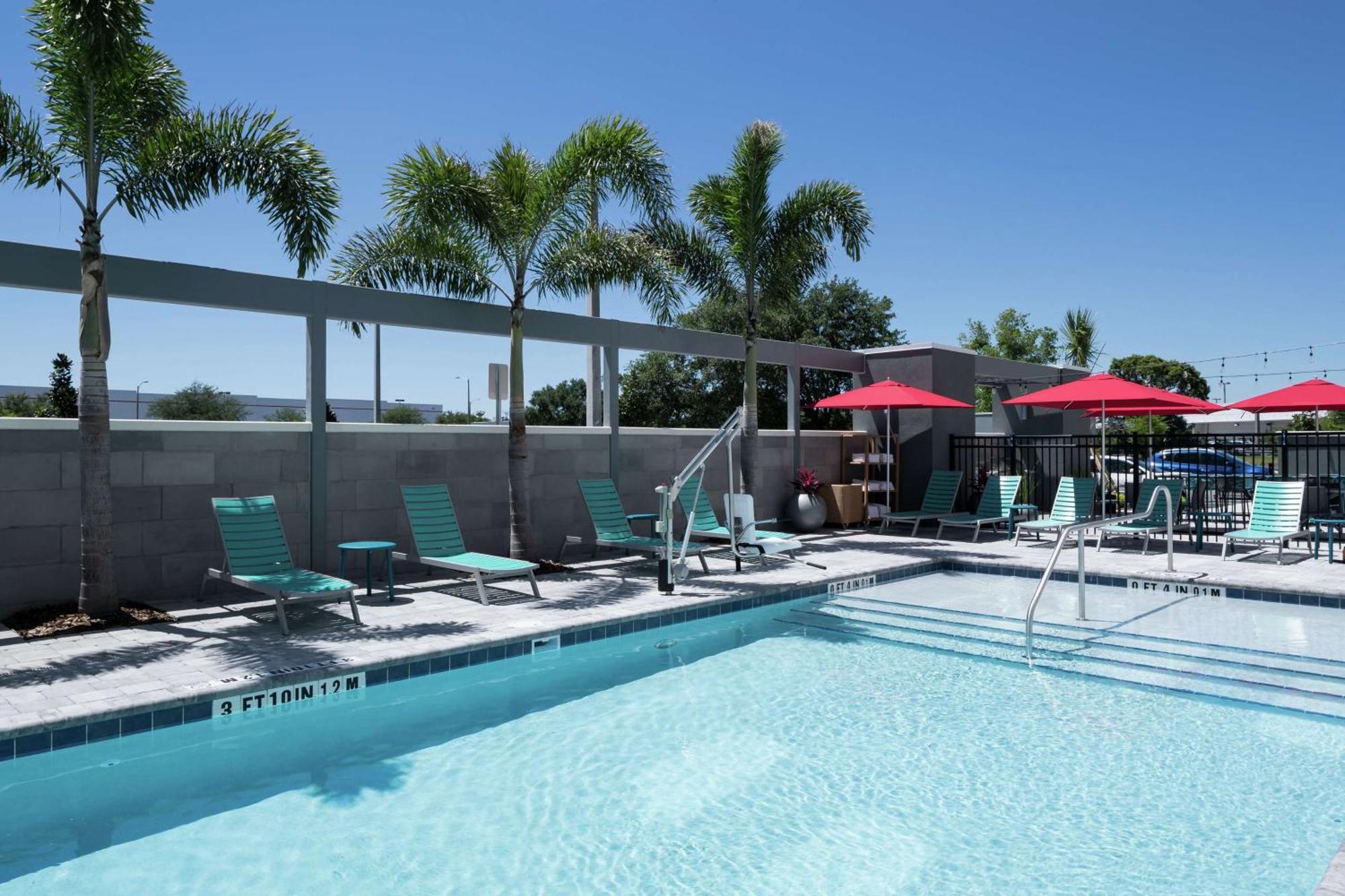Home2 Suites By Hilton Orlando Airport Екстер'єр фото